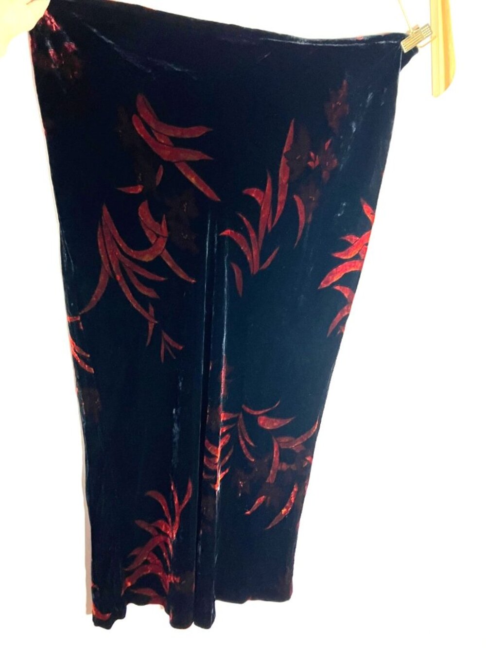 Chico's Design Women's Black Red Velvet Midi Pencil Skirt Size 2 42" Waist